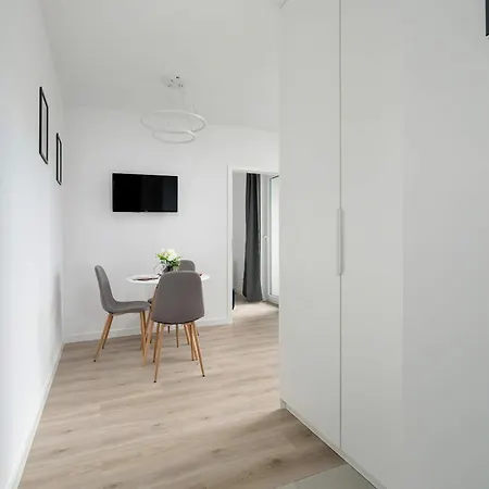 아파트 Nowoczesny Dla 2 Doroslych I 2 Dzieci Parking By Renters *