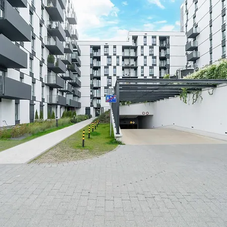 Nowoczesny Dla 2 Doroslych I 2 Dzieci Parking By Renters * 포즈난
