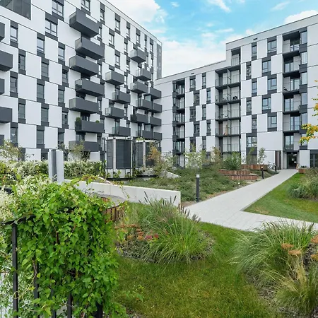 Nowoczesny Dla 2 Doroslych I 2 Dzieci Parking By Renters * Poznan