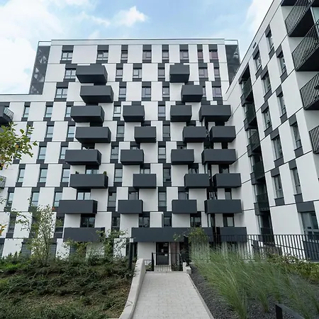 Nowoczesny Dla 2 Doroslych I 2 Dzieci Parking By Renters Apartment