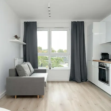 Nowoczesny Dla 2 Doroslych I 2 Dzieci Parking By Renters 아파트 포즈난